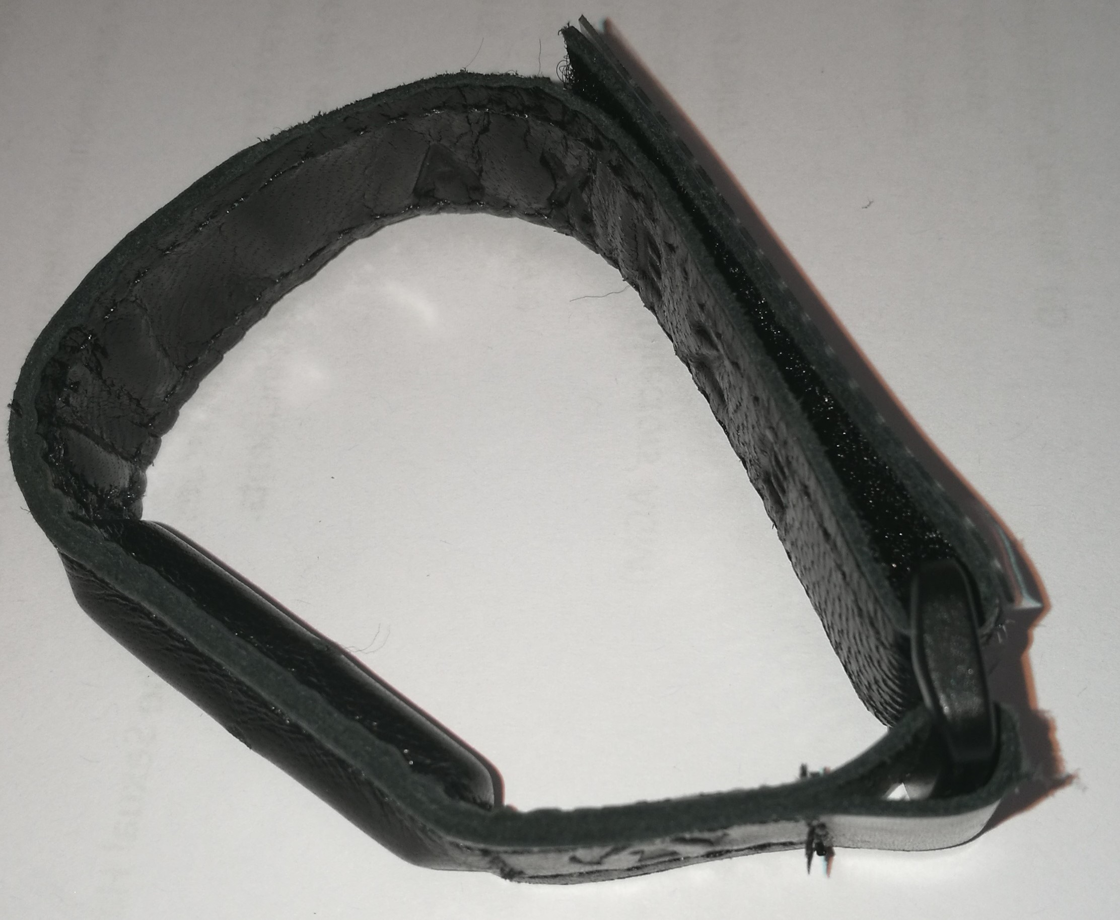 AXEZE WRISTBAND WITH GLASS TAG INLINE